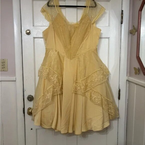 Torrid/Disney Princess Beauty And The Beast Belle Ball Gown - Picture 4 of 14